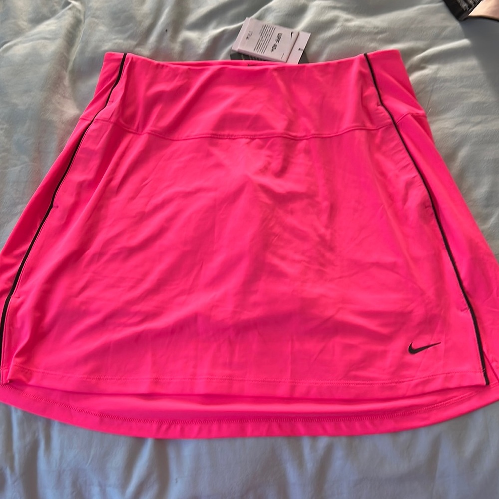 Nike hot pink ladies golf skirt, with shorts and pockets